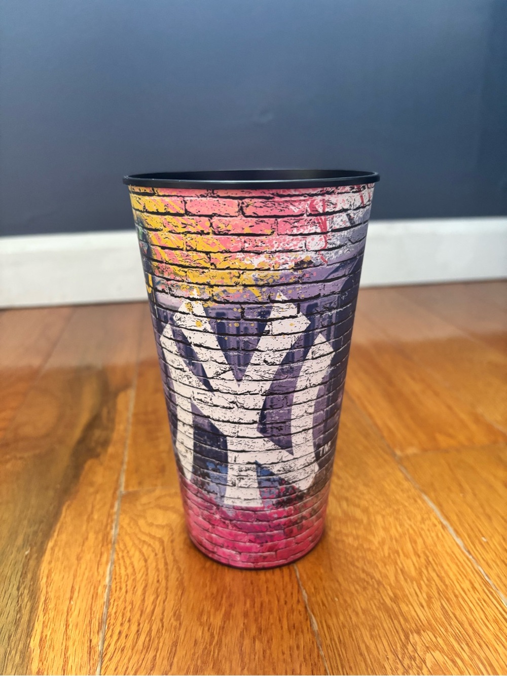 New York Yankees MLB Brick Graffiti plastic 32 ounce Tumbler
